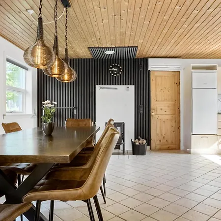 Σπίτι διακοπών 3 Bedroom Lovely In *